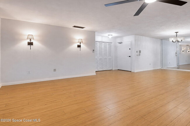Building Photo - 9020 York Ln