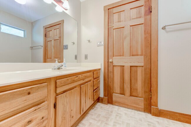 Building Photo - 13918 Hummingbird Ln