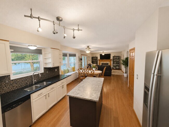 Building Photo - 2800 Lake Hollow Rd