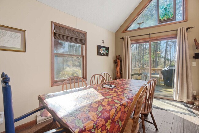 Building Photo - 610 Traci Ln