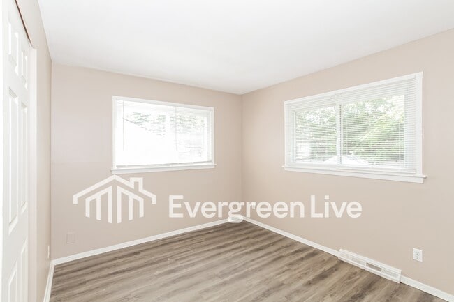 Building Photo - 5987 Sunridge Dr