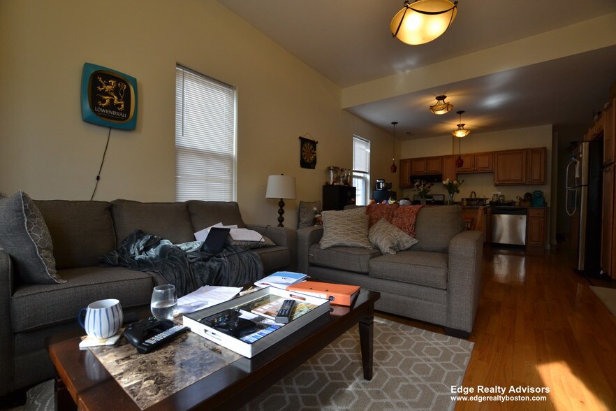 Building Photo - 233 Boylston St