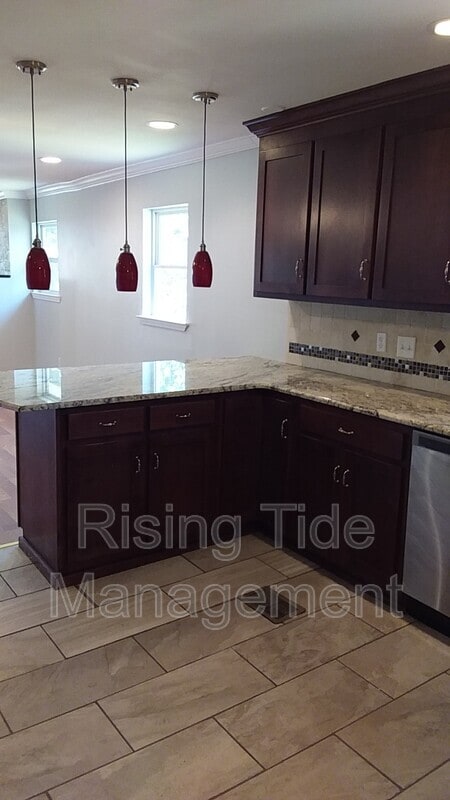 Building Photo - 5129 Highland Ave