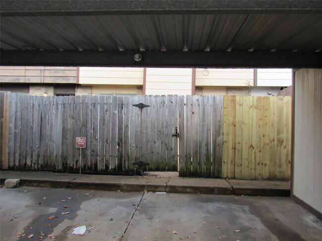 Building Photo - 15543 Weldon Dr