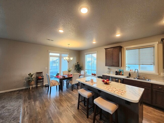 Building Photo - Charming 3-Bedroom, 2-Bath Home with Spaci...