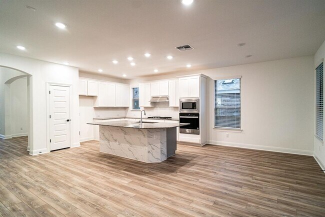 Building Photo - 3501 Jaulan St