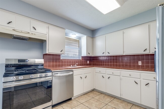 Building Photo - 5822 Black Gum Dr