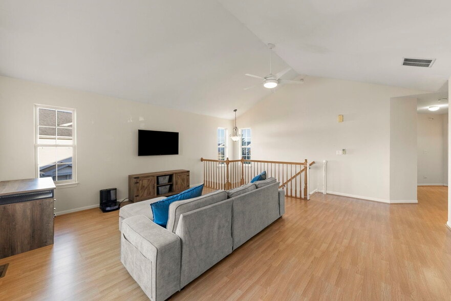 Building Photo - 2513 Dickens Dr