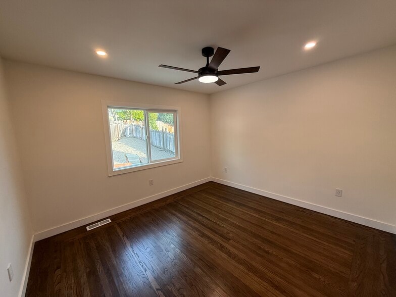 Building Photo - 3000 Parker Ave