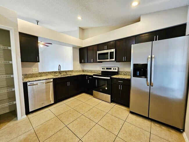 Building Photo - 13403 Fairway Glen Dr