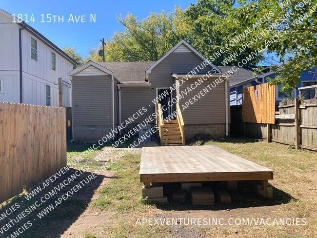 Building Photo - 1814 15th Ave N