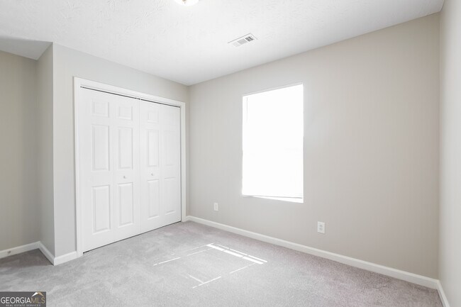 Building Photo - 35 Summer Breeze Ct