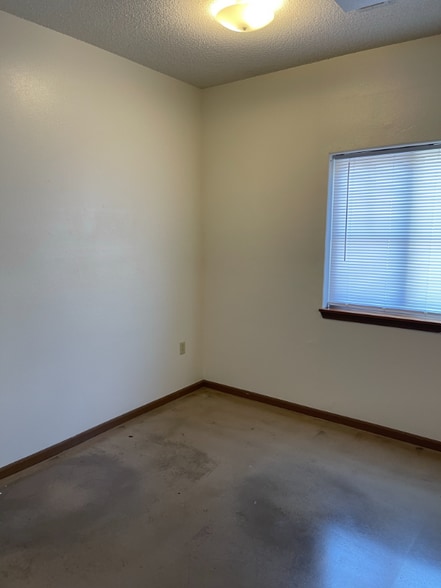 Building Photo - 333 S Gilbert St