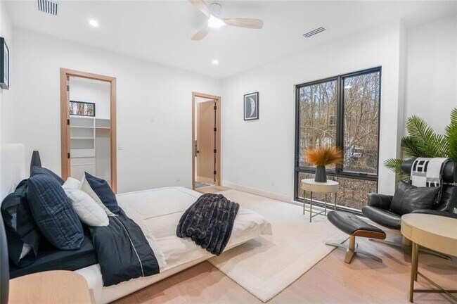 Building Photo - 1736 Cox Rd