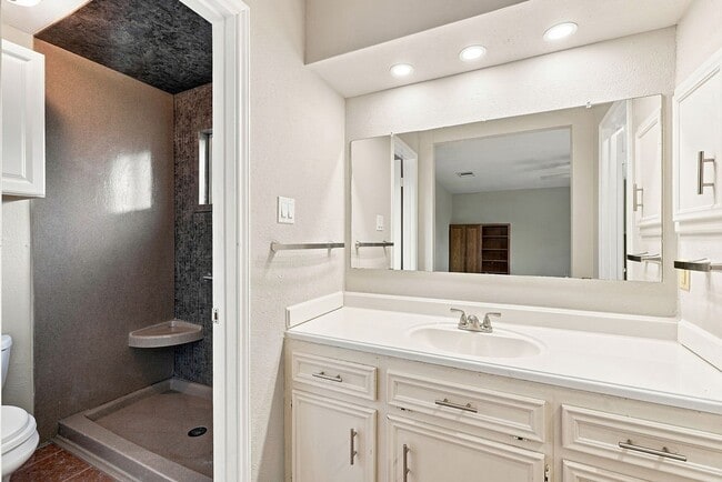 Building Photo - 15706 Cavendish Dr