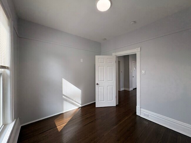 Building Photo - 307 Prairie Ave