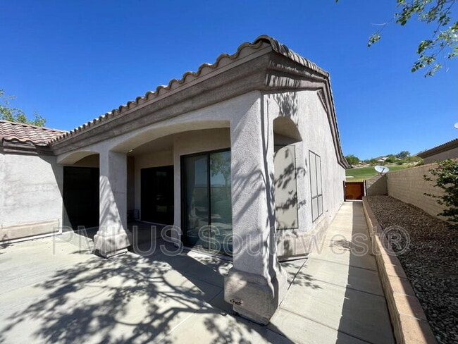 Building Photo - 2928 Esmerelda Dr