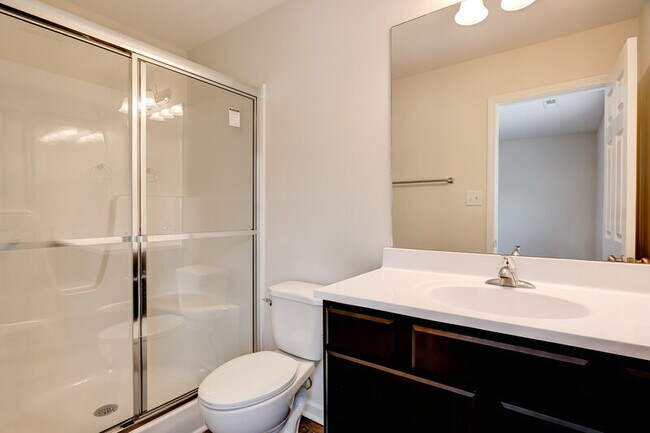 Building Photo - 312 Bogle St