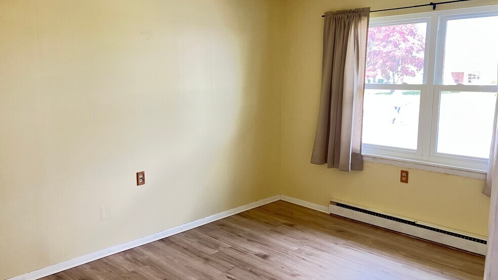 Building Photo - 335A Canterbury Ct