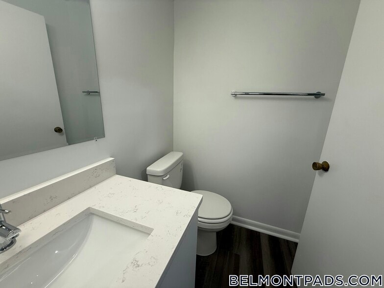 Building Photo - 53 Hill Rd