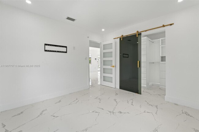 Building Photo - 8761 SW 34th St