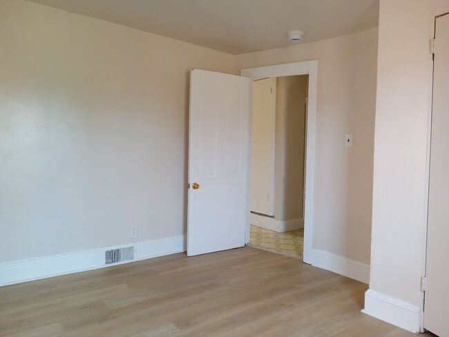 Building Photo - 133-135 Bank st