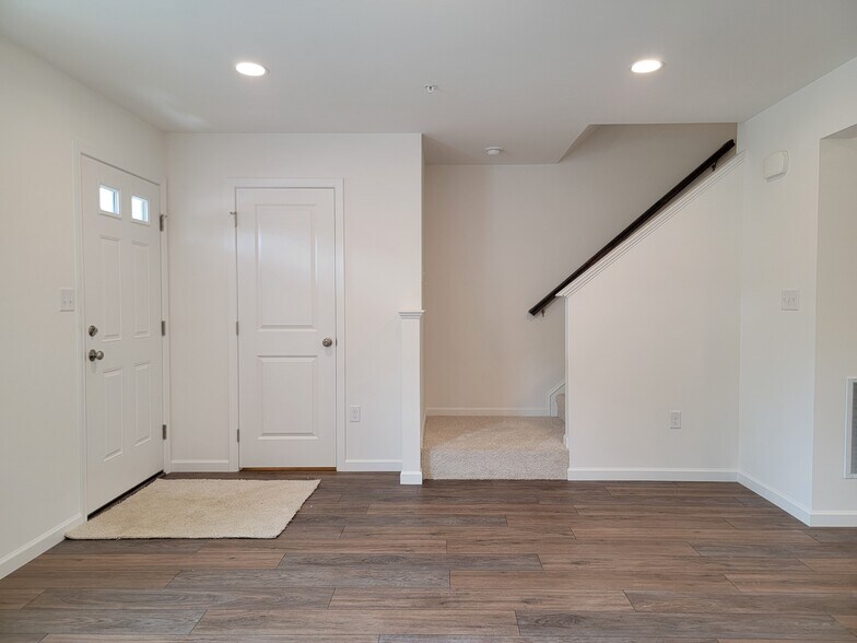 Building Photo - 6 Kuechler Ct