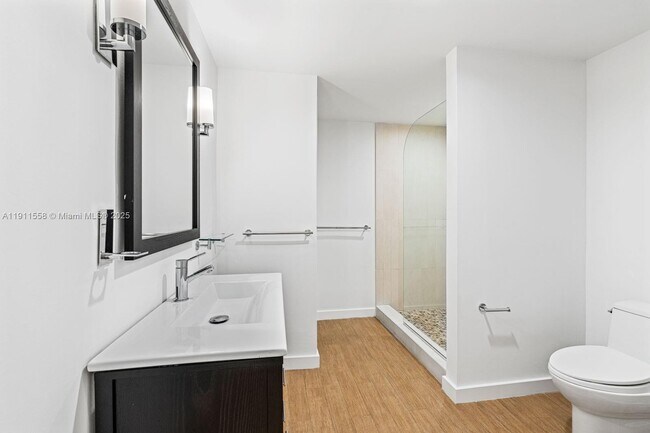 Building Photo - 11015 Lakeside Dr