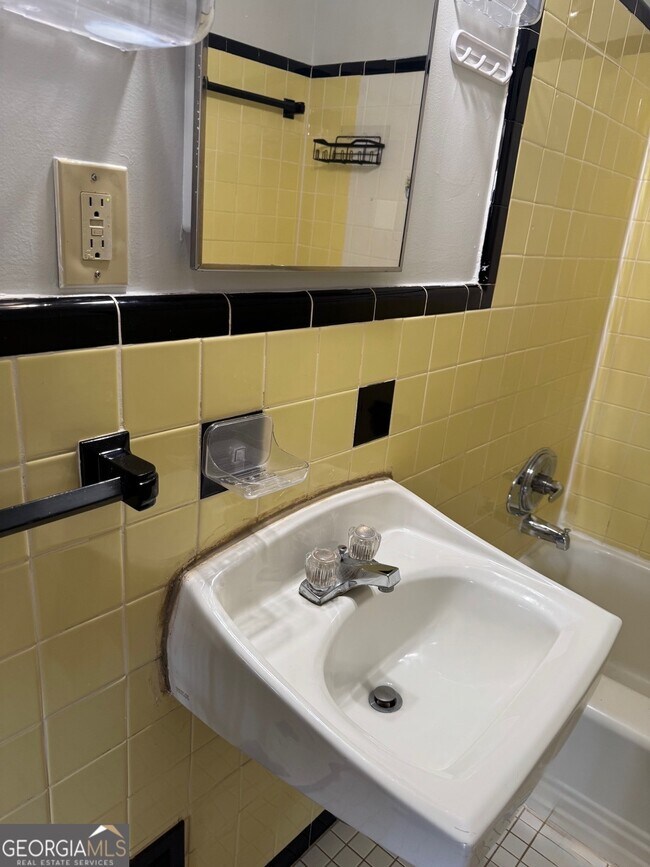 Building Photo - 5026 Chamblee Tucker Rd