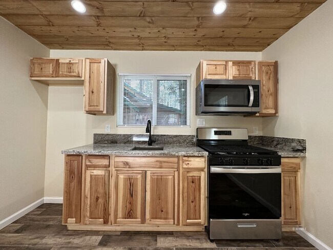 Building Photo - 54078 Pine Crest Ave