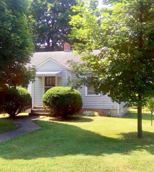 Cute Home Located Close to Historical Commercial - 1016 E Blaine St