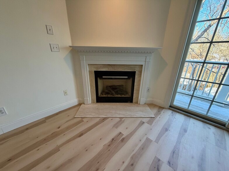 Building Photo - 29 Maple St