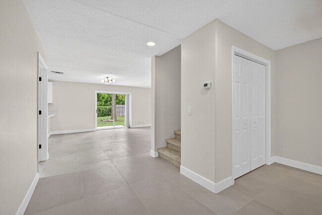 Building Photo - 1135 Staghorn St