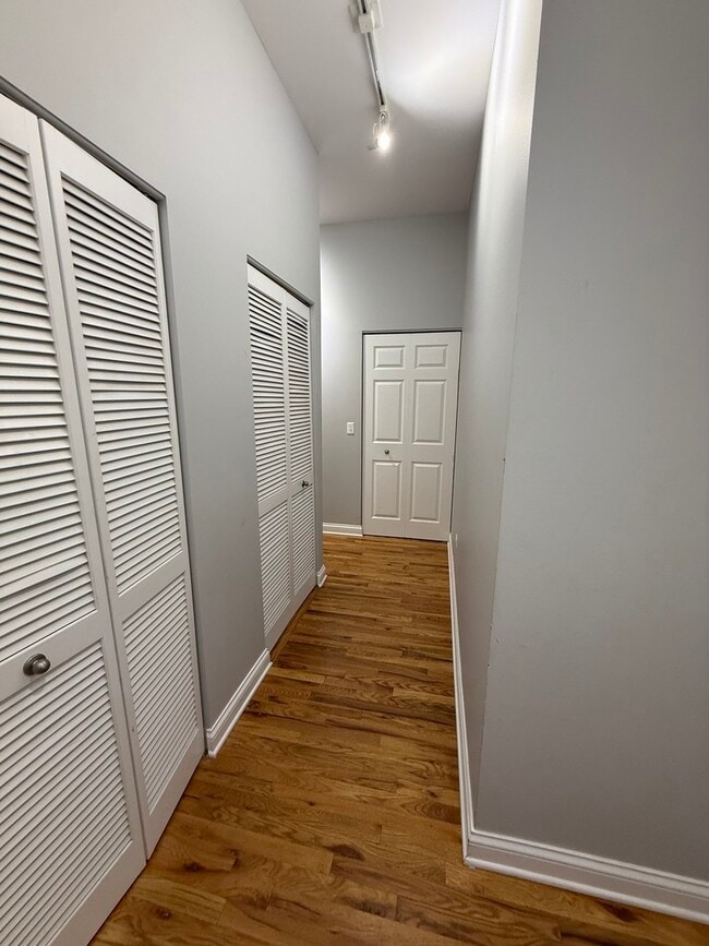 Building Photo - 2035 S Indiana Ave