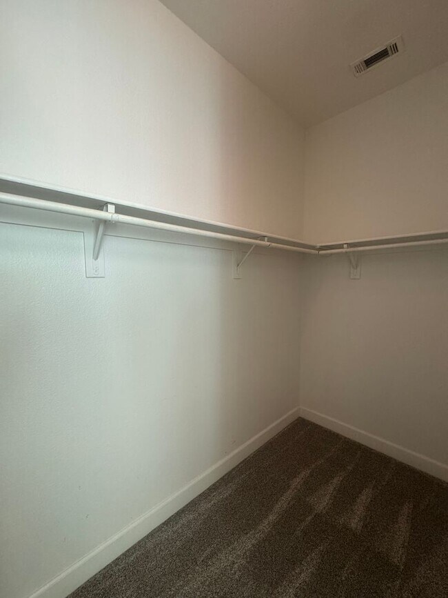 Building Photo - 709 Woodacre Dr