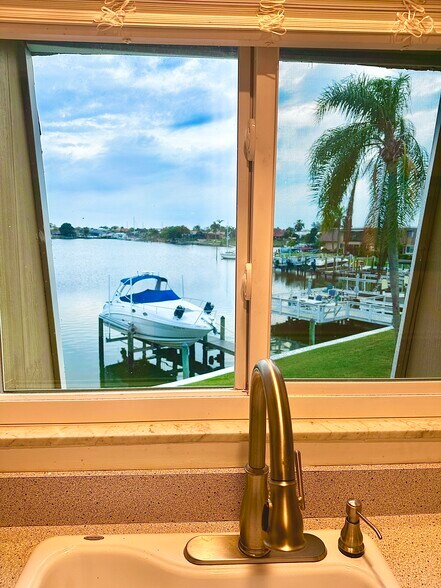 Building Photo - 960 Apollo Beach Blvd
