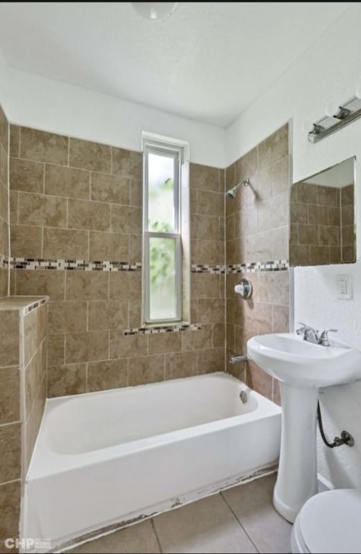 Building Photo - 1124 S Sacramento Blvd