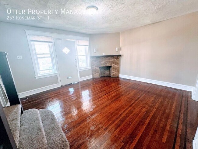 Building Photo - 253 Rosemar St