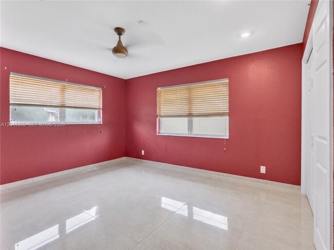 Building Photo - 16641 Royal Poinciana Dr