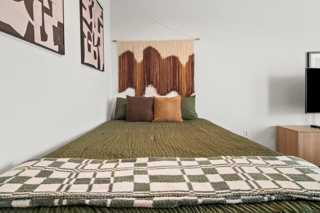 Building Photo - 4204 Greeley St