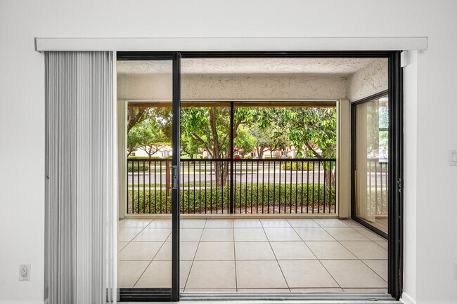 Building Photo - 206 Congressional Way