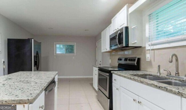 Building Photo - 3409 Hyland Dr