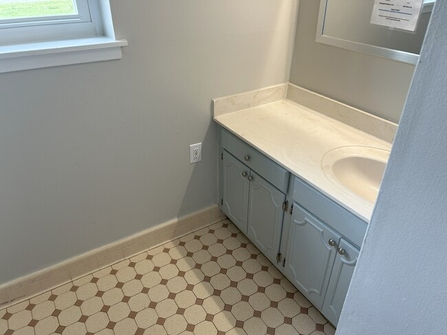 Building Photo - 2109 Villaret Dr SW