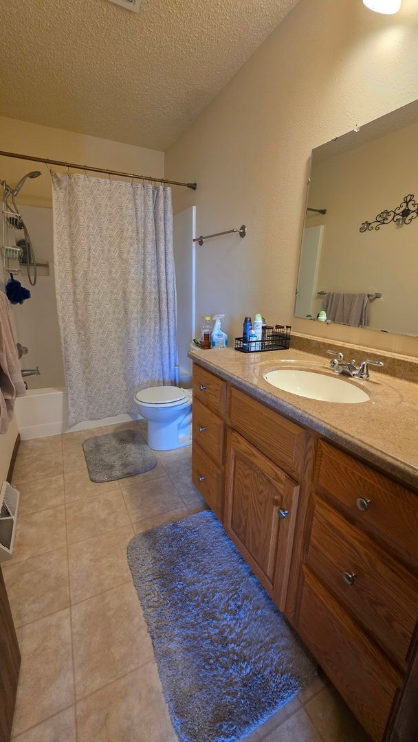 Building Photo - Cute Twinhome is South/Central Bismarck