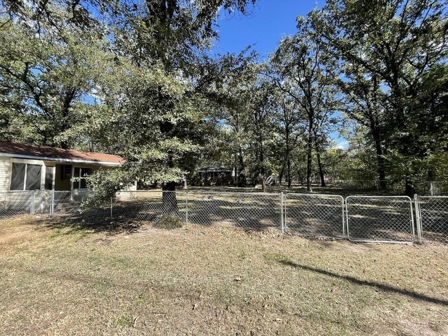 Building Photo - Cozy 1 Bedroom 1 Bath Home with Big Yard!