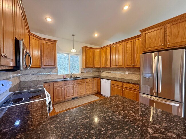 Building Photo - 6686 Washington 291B