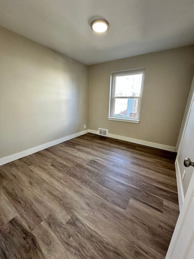 Building Photo - Darling remodeled 5 bedroom 2 bathroom home in the heart of Ogden
