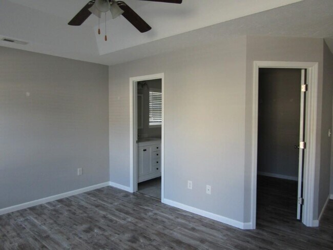 Building Photo - 151 Heath Dr