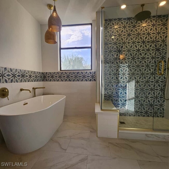 Building Photo - 7040 Pelican Bay Blvd