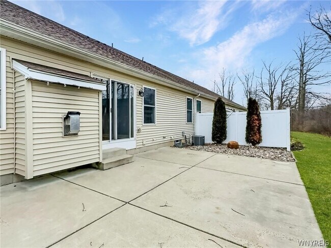 Building Photo - 27 Campbell Meadows